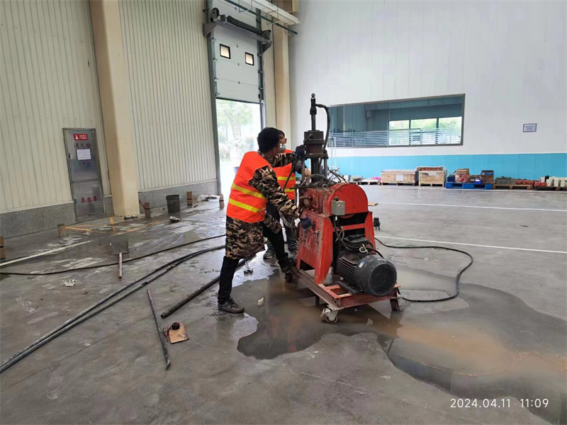 格尔木厂房地面下沉塌陷注浆加固施工